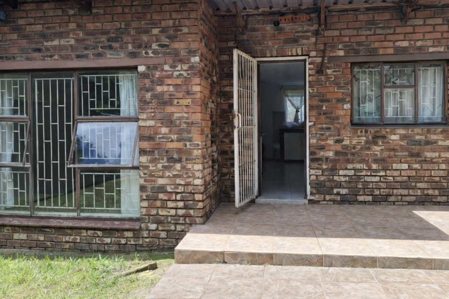 2 Bedroom Property for Sale in Phuthaditjhaba Free State